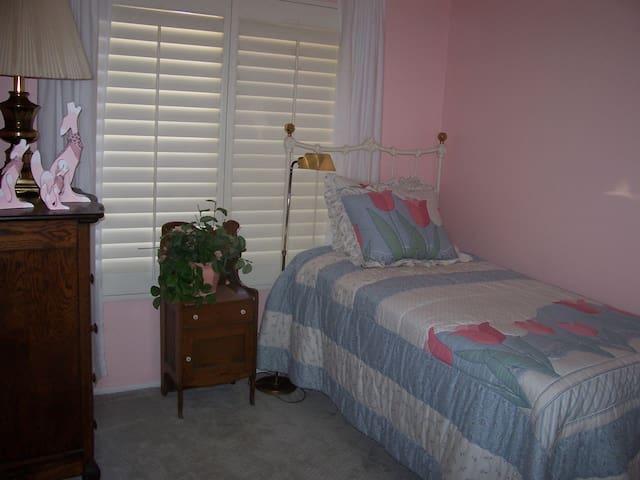 Comfort & Location, Wyatt's "Oceanside" Room