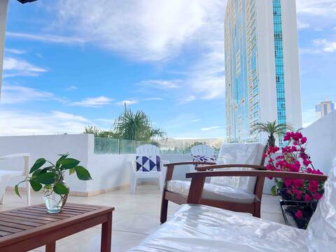 5* Lux Home A/C Roof garden/Views/ Jacuzzi/Netflix