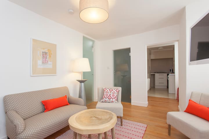 Typical T2 Apt, Chiado, Bairro Alto