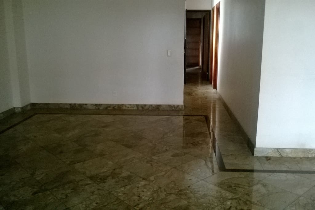 Ampla sala de estar