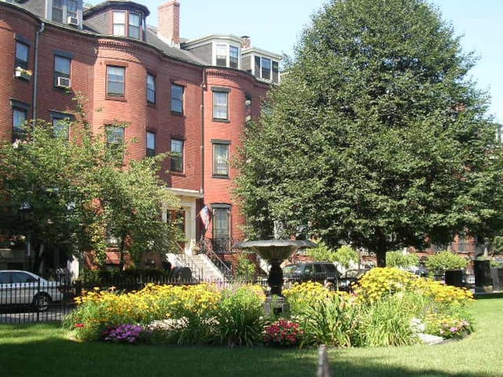 3Bed/2.5Bath Luxury Triplex South End's Union Park