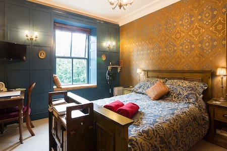 Lovely room with easy access to city & countryside