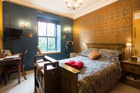 Lovely room with easy access to city & countryside