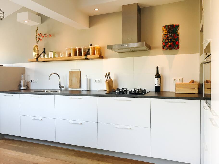 Fully equipped kitchen.