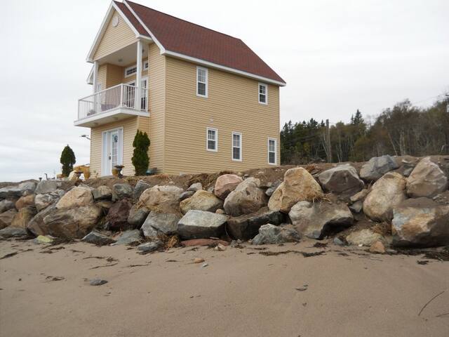Bay of Fundy Oceanfront Retreat gallery image 5