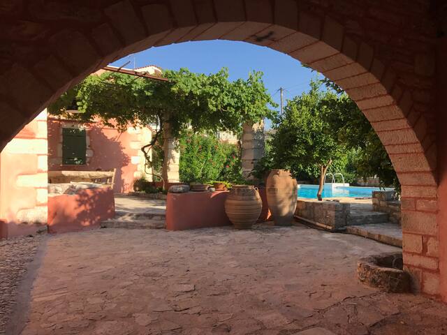 Vakantiehuis Spiti Athina met groot privé zwembad