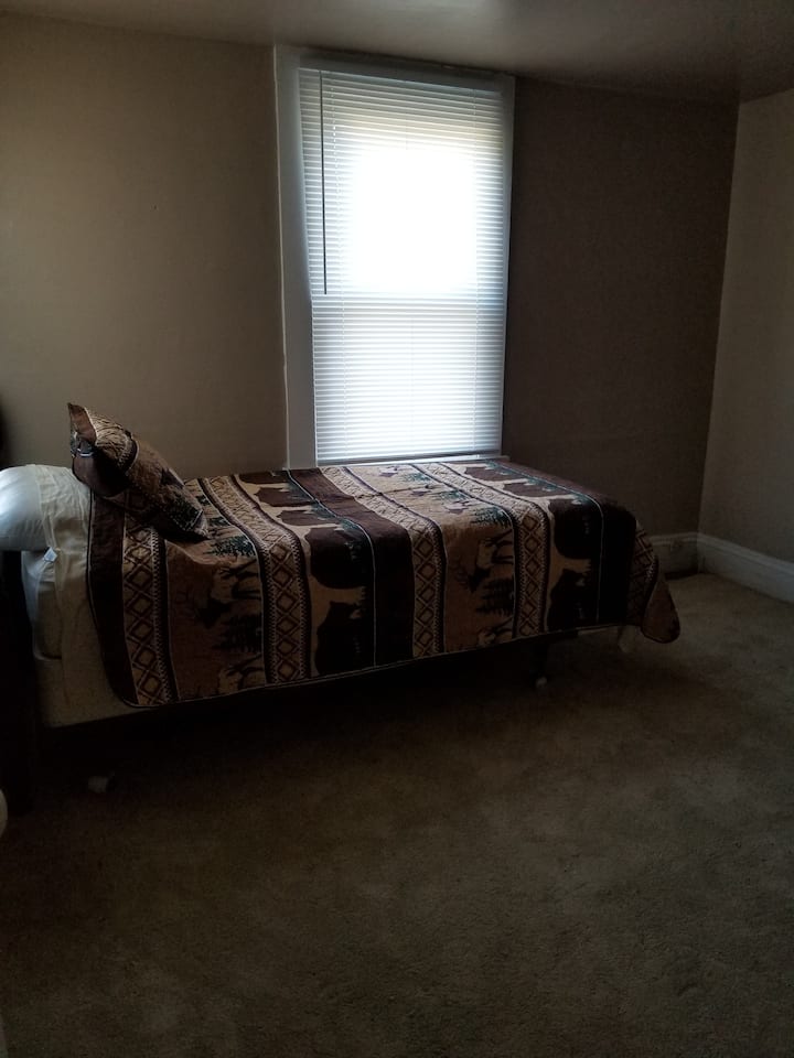 Bedroom with Single Bed and dresser no closet
