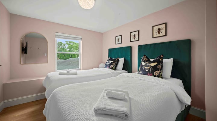 Удобна и разновидна, оваа соба има два удобни единечни кревета - идеални за пријателите, семејството или гостите кои бараат мирен сон!