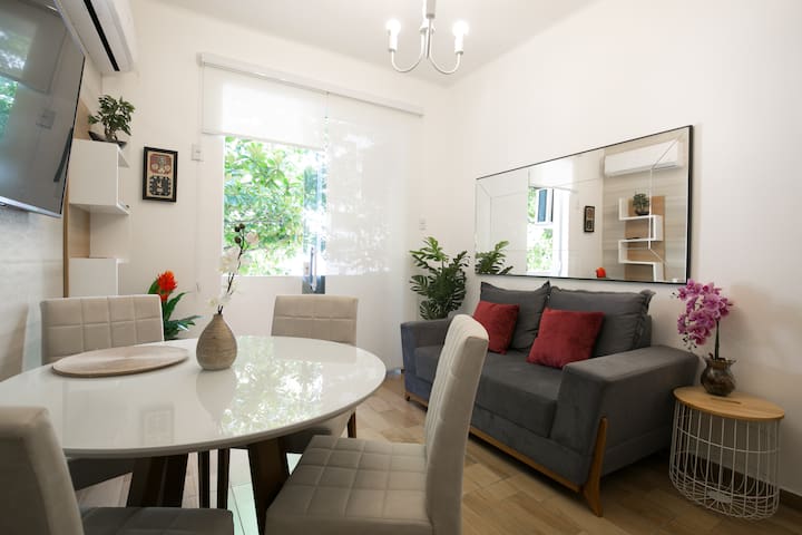 Large Copacabana apartment, beach block,beach view