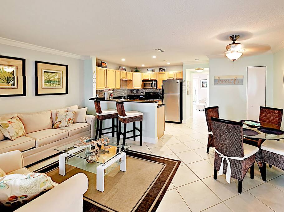 Lounge on the couch or love seat and enjoy complimentary Wi-Fi.