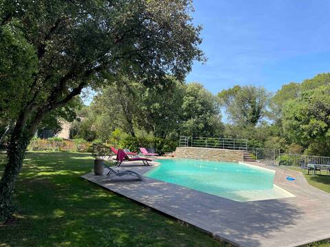 Villa with Infinity Pool in Uchaux Mt Ventoux