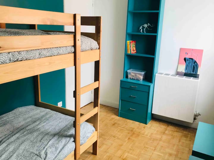 Оставaме играчки и детски книжки, както и 2 скутера