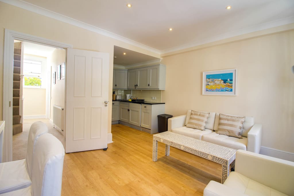 Open-plan Kitchen and Reception area (315 Sqft)