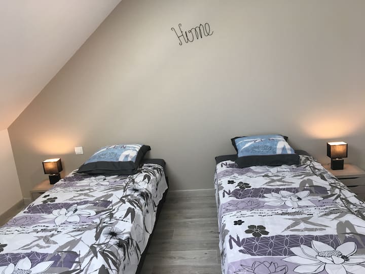 2间卧室， 2张床90厘米，储藏室