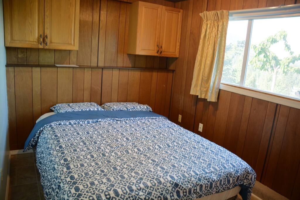 Queen sized bed, memory foam pillows