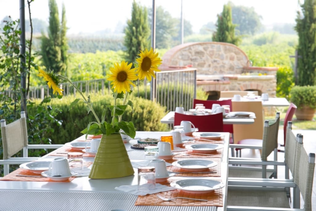 The outdoor breakfast table