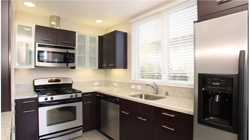 ** 2BR LUXURY Apt in Palo Alto **