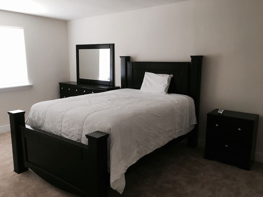 Bedroom (queen size)