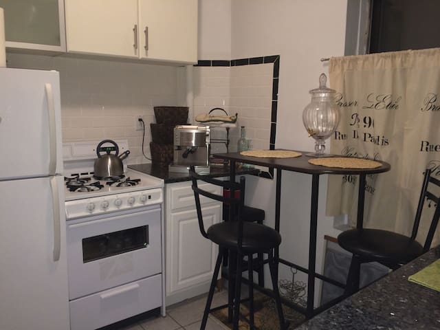 UWS Apt., Close to Museums, Subways & Central Pk.