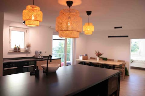 Close to the train station with 9 rooms PS5