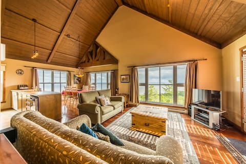 Successful Airbnb property: Ski Nature Cottage Facing the River in Petite Rivière Saint François