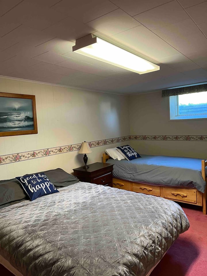 4th bedroom with a queen & single 