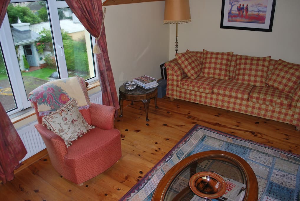 PRIVATE LIVING ROOM EXCLUSIVELY FOR GUESTS