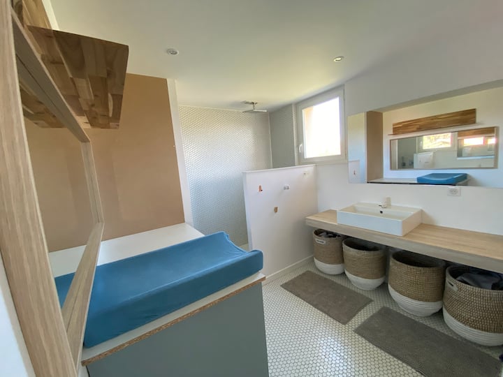 יחידת דיור נפרדת בחדר הרחצה