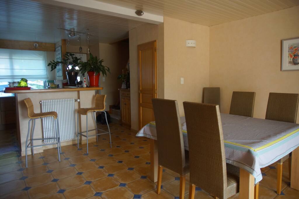 CUISINE & SALLE A MANGER A PARTAGER