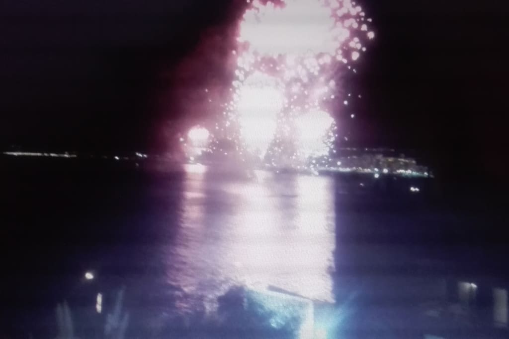 Fuegos artificiales ,la noche de Año Nuevo,vista de la terraza del departamento.