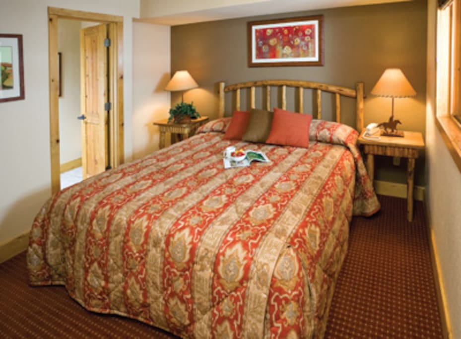 This picture does not show the specific unit being rented. The unit rented will be based on which units are available upon check-in. These pictures are meant to show the property and an example of the room style and décor.