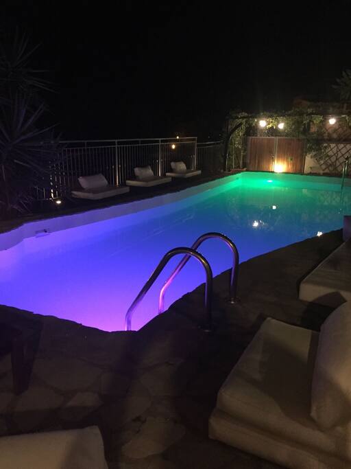 piscina notte
