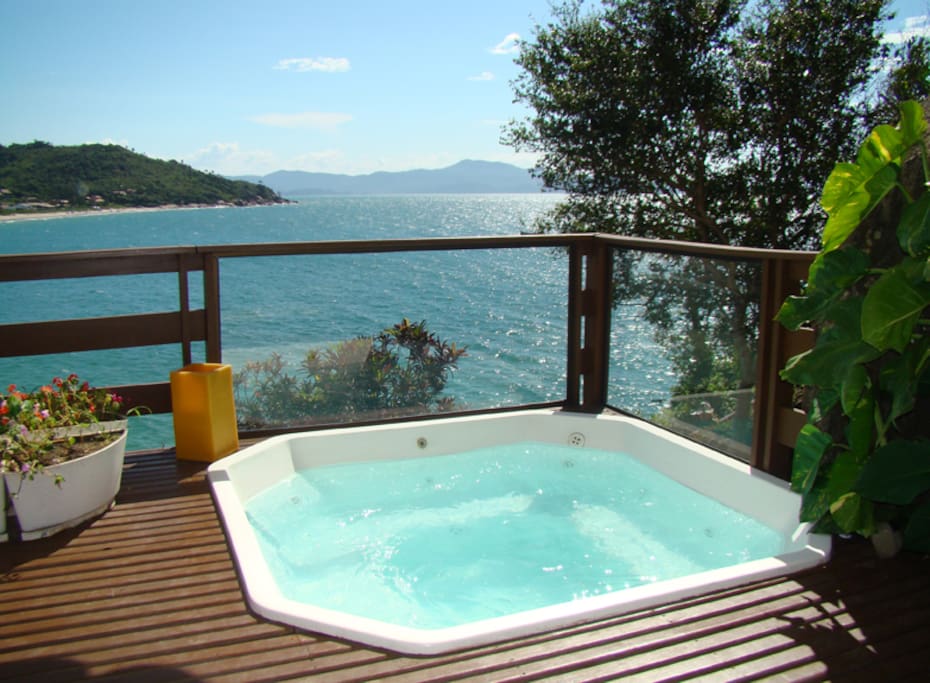 terraço com jacuzzi e churrasqueira