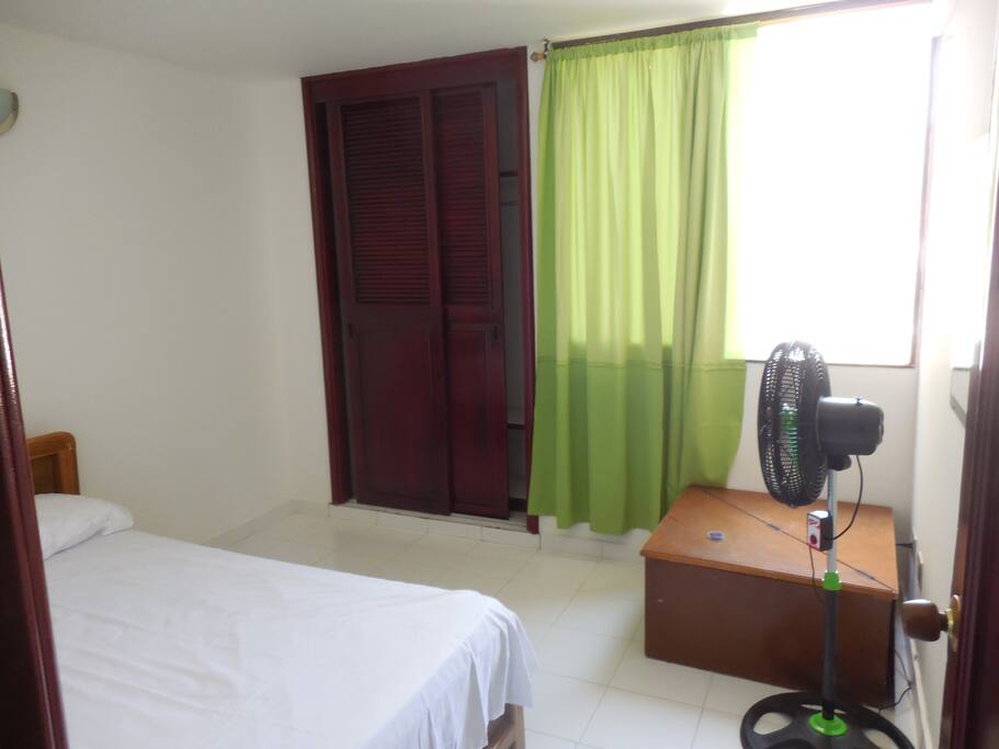 habitaciones con camas dobles y sencillas