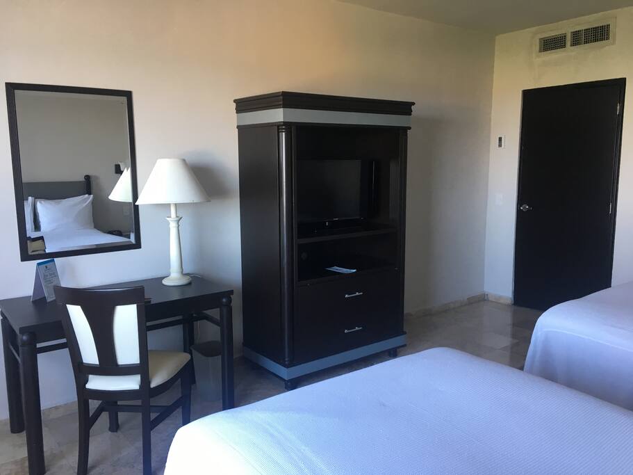 Room Desk / TV
