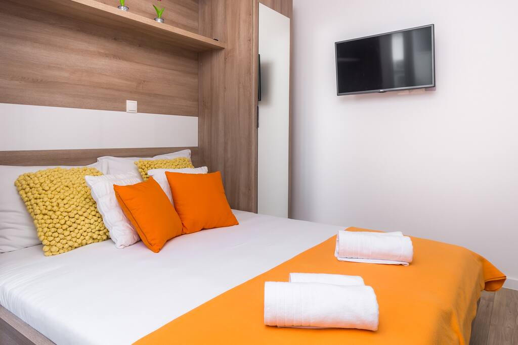 Bedroom with double bed 160x200cm
