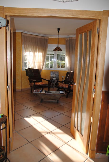 La entrada al salón