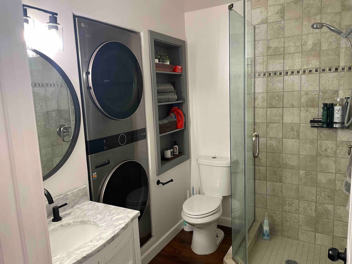 2BR Retreat with Private Entrance - Near The Strip