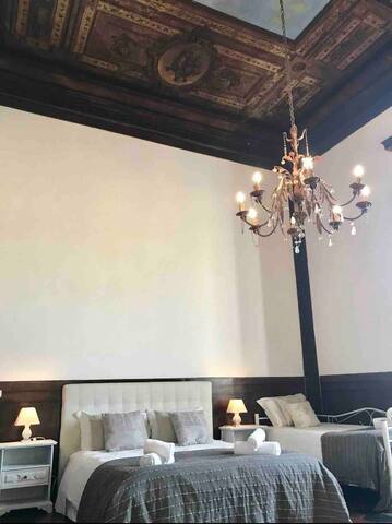 Palace Top Lovely city view and private parking gallery image 4