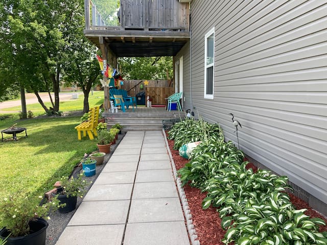 Water view retreat W/ hot in Downtown Shediac gallery image 2