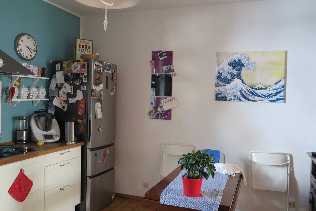 Spacious kitchen and dining room