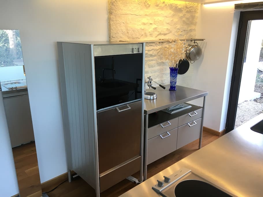 Gaggenau oven and full sized dishwasher. Side door from kitchen area leads also into garden.