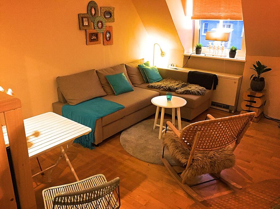 Wohnzimmer mit Schlafsofa