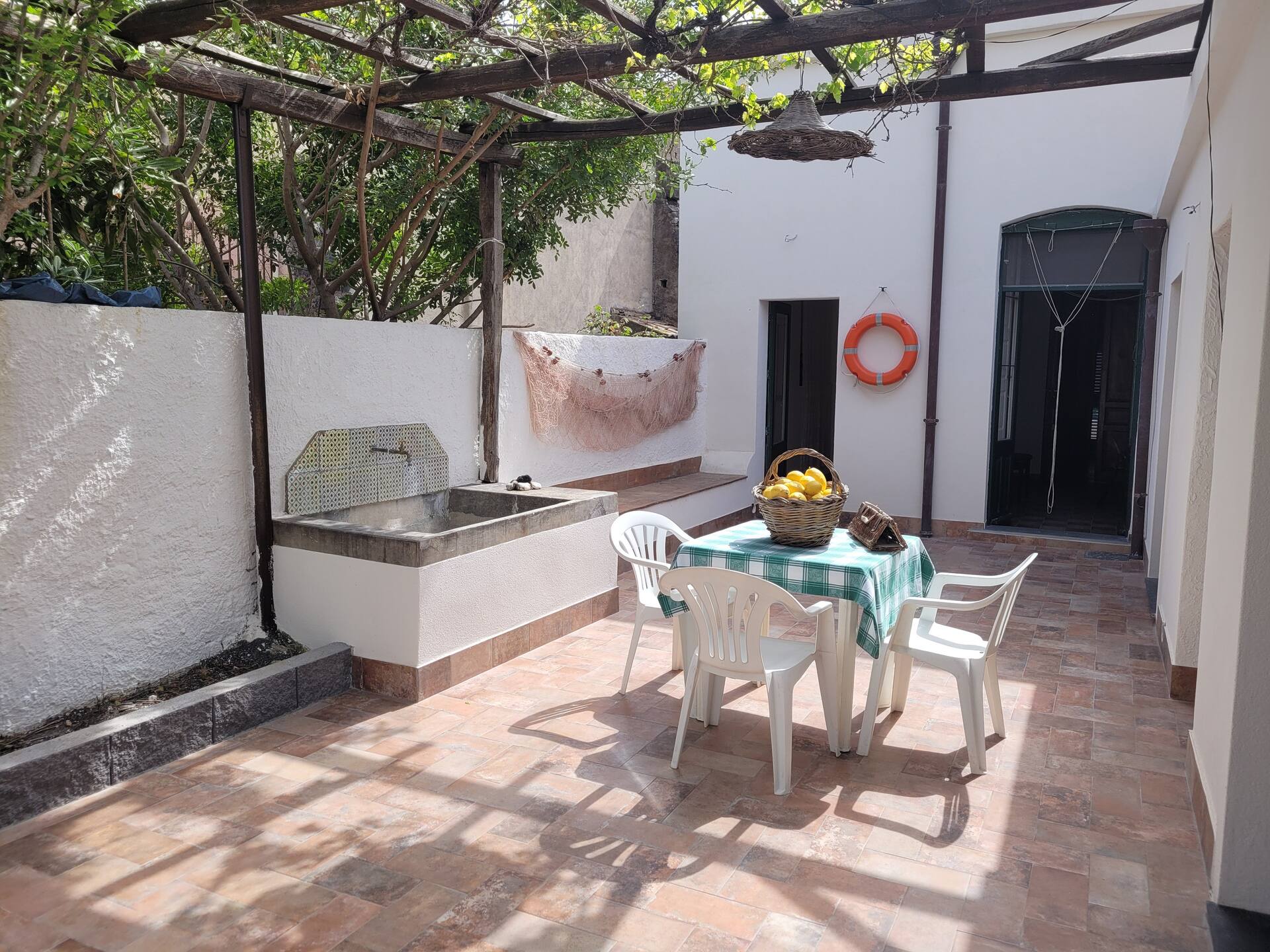 Typical house in a Sicilian village — photo 2