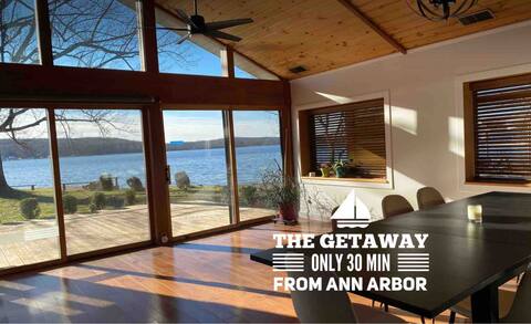 The Getaway: Lakefront House 30 min from Ann Arbor