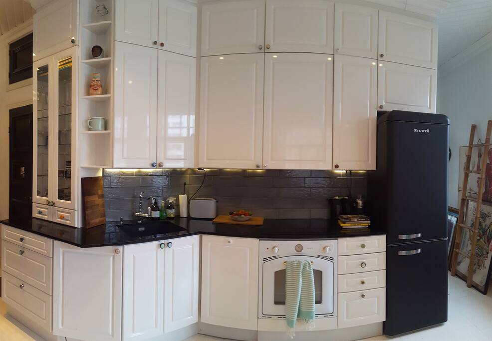 Fully equipped open kitchen, free to use.
