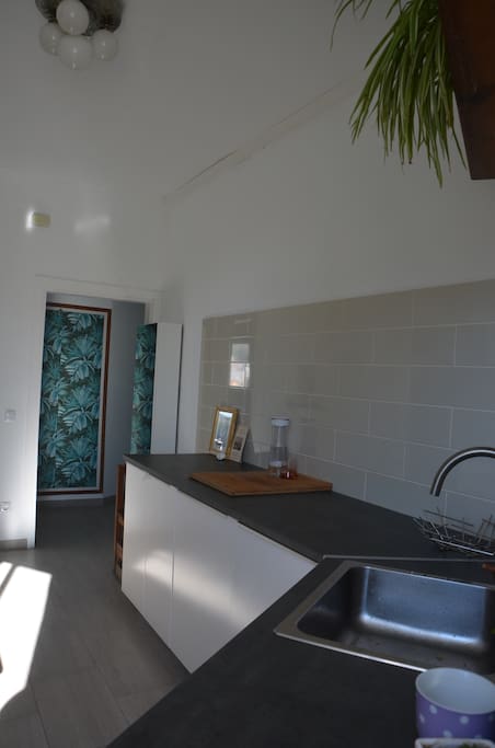 From the kitchen to the hall - Desde la cocina al pasillo