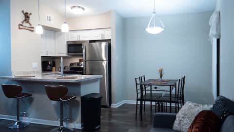 Hidden Gem! Modern apt, with hotel quality!