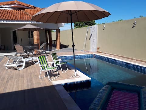 Spectacular Rancho with pool. Closed condo