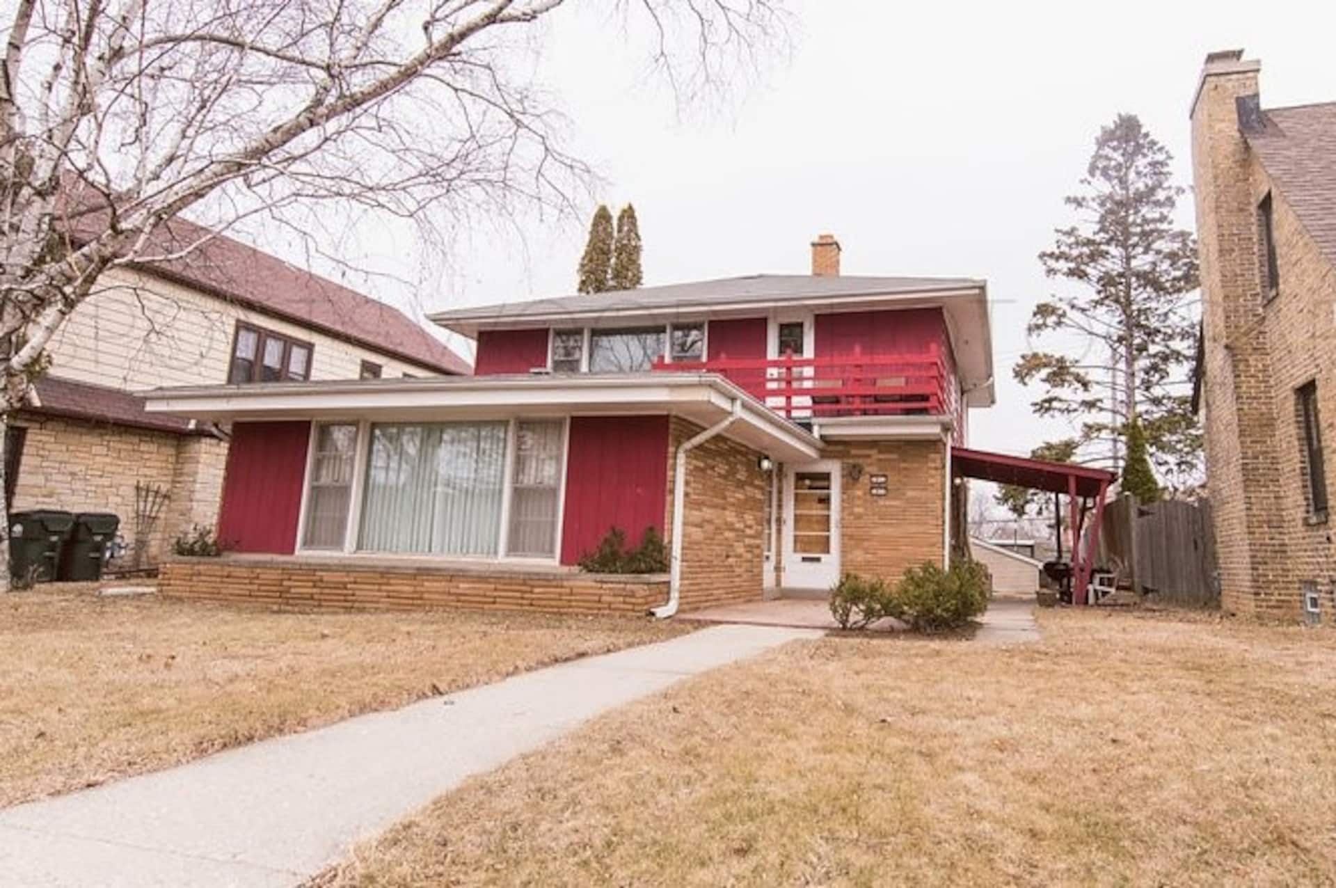 Sunny Upper Flat in Shorewood. Great location, great community! — photo 4